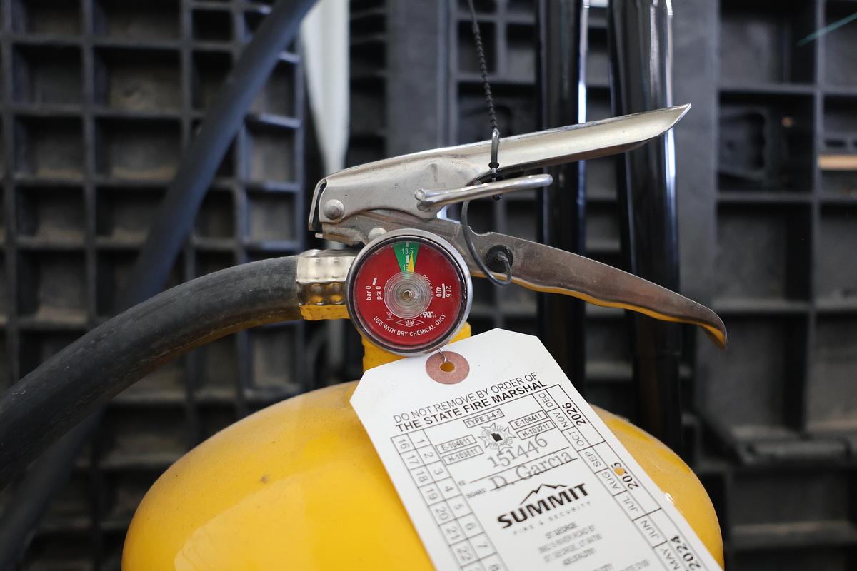 Amerex Class D Fire Extinguisher w/ Wheeled Cart Metal Fire Type D Clean