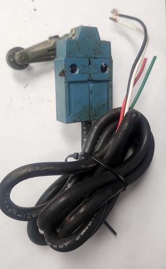Used Yamatake Honeywell Micro Switch 14CE6-3JG with arm - GHA-158-C3