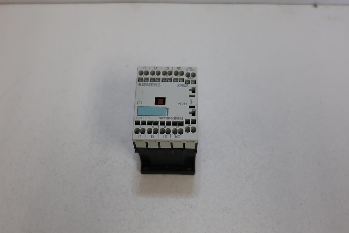 Used Siemens 3RT1015-2KB42 Control Relay – 4-Pole, 24V DC Coil