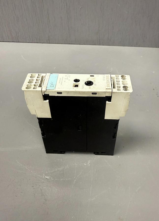 Used  Siemens SIRIUS 3RP1540‑2AB30 OFF‑Delay Timing Relay – 24 V AC/DC, LED GHC-37