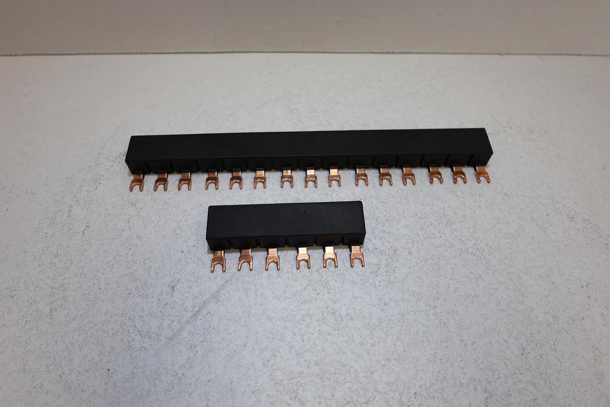 Used Siemens 3RV1915-1AB & 3RV1915-1DB Busbar Link Lot 63A 690V