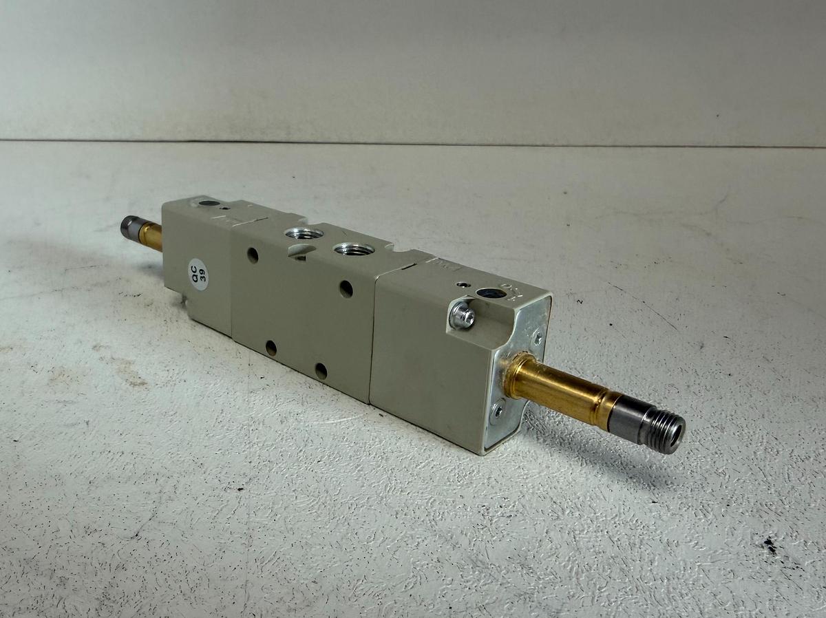 Used Metal Work Pneumatic 7010021200 Solenoid Valve 5/2 Bistable 1/8" Port GHGC-15