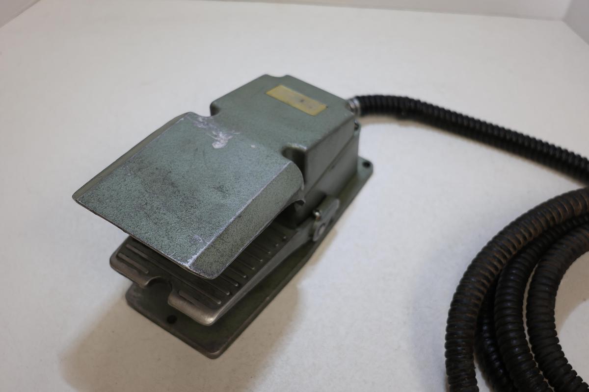 Used E-TEN Heavy Duty Industrial Foot Switch Pedal w/ Guard & Cable Used
