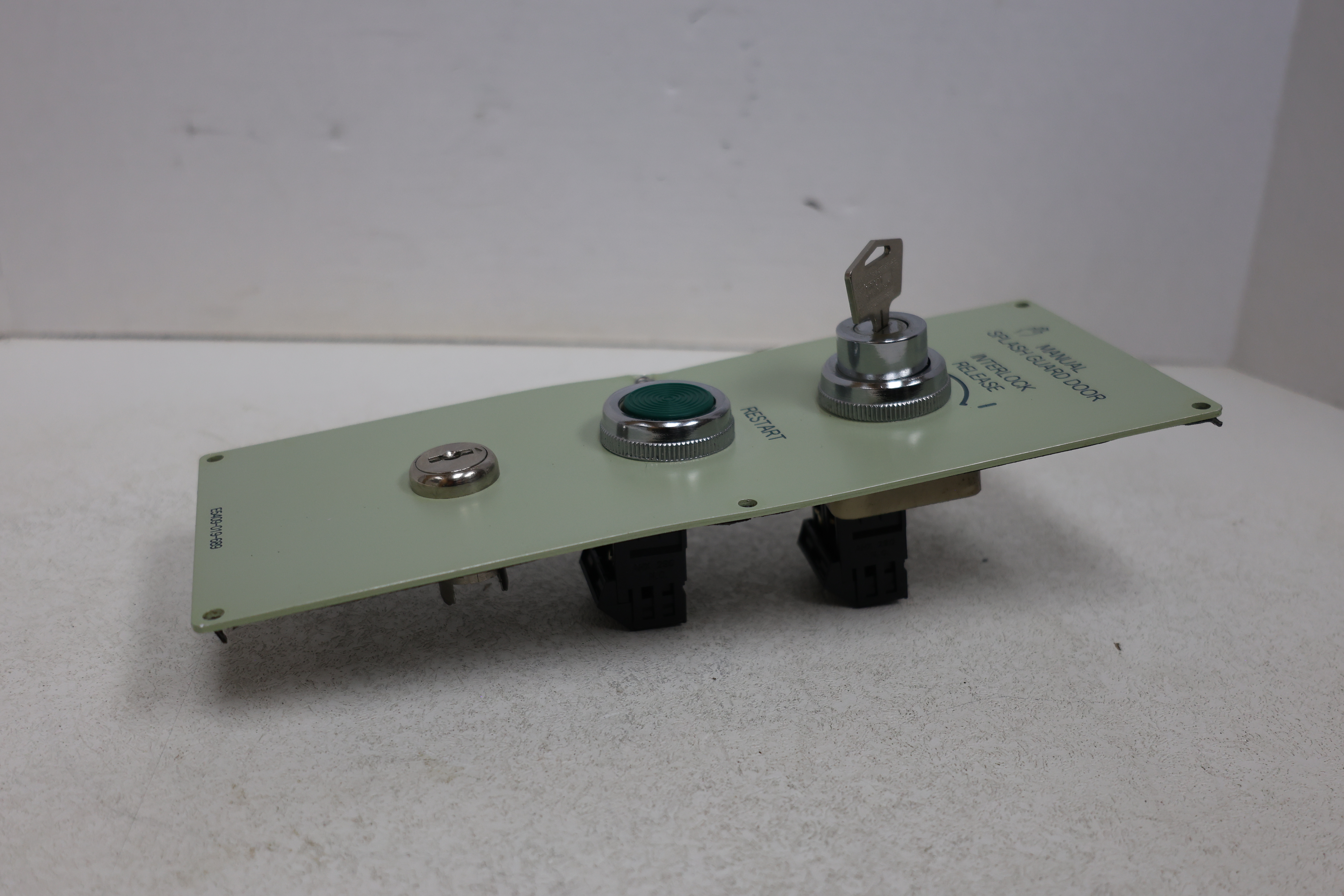 Used OKUMA E5409-019-689 Manual Splash Guard Door Control Panel CNC Key Switch