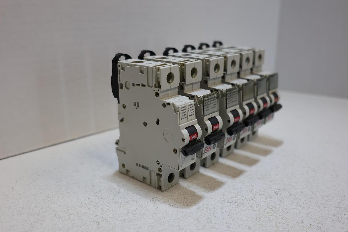 Used  AEG Elfa EP61 B6 Miniature Circuit Breaker 6A 1-Pole Lot of 6 DIN Rail