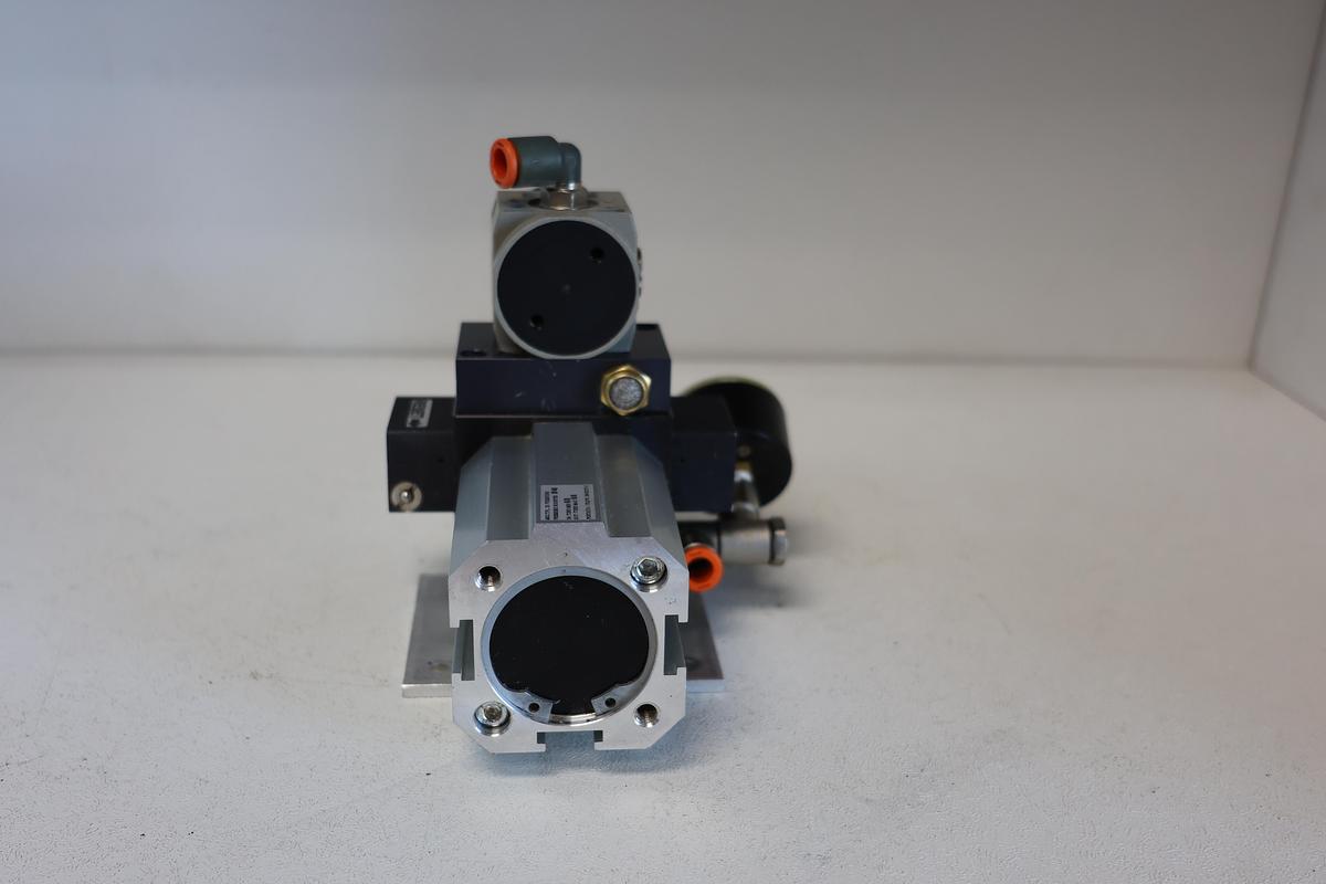 Used PNEUMAX 1740.50.NR Pressure booster includes filter regulator GHA-47