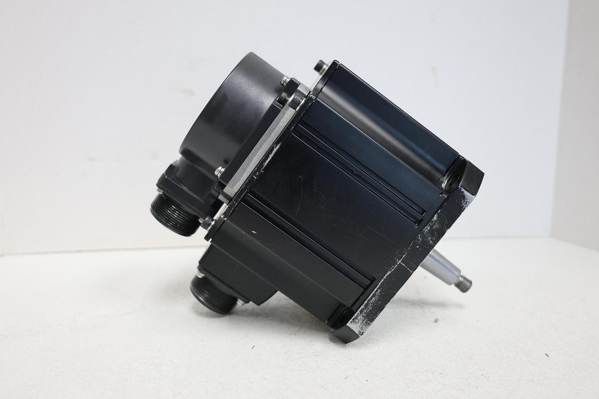 Used Mitsubishi HC102T-SZ AC Servo Motor 2000RPM 123V 6A w/ OSE105S2 Encoder