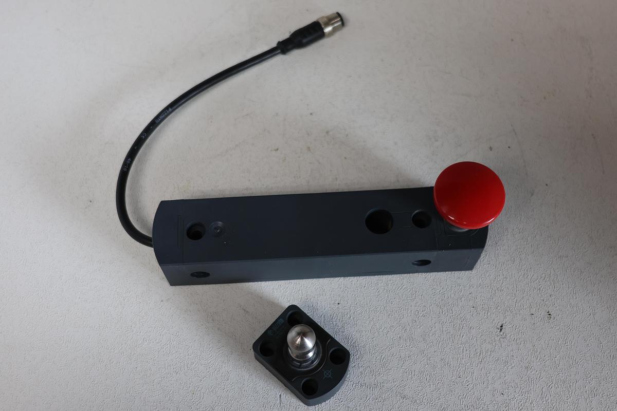 Used Pizzato industrial safety lock switch IP67 and IP69K rated NSD4CE1SM0.2-F41 GHA-187