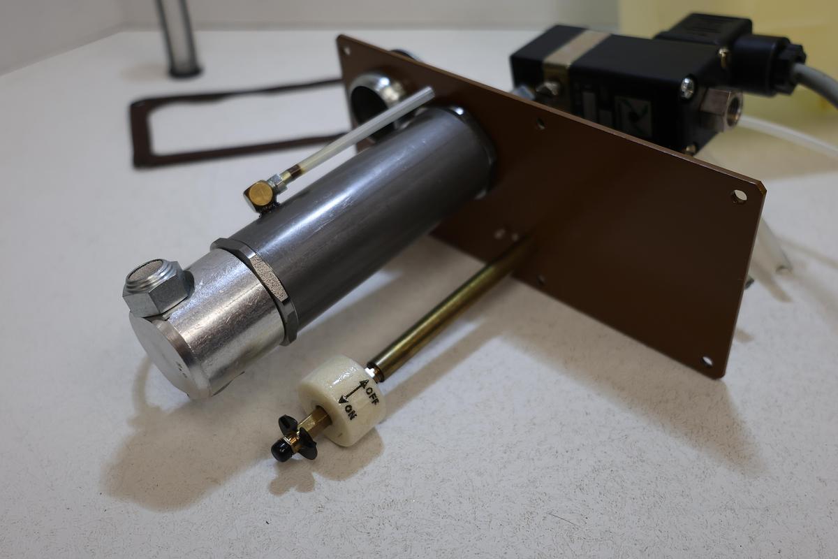 Used DropsA 3103088 Pneumatic Lubrication Pump Assembly 240V 1.7L Used