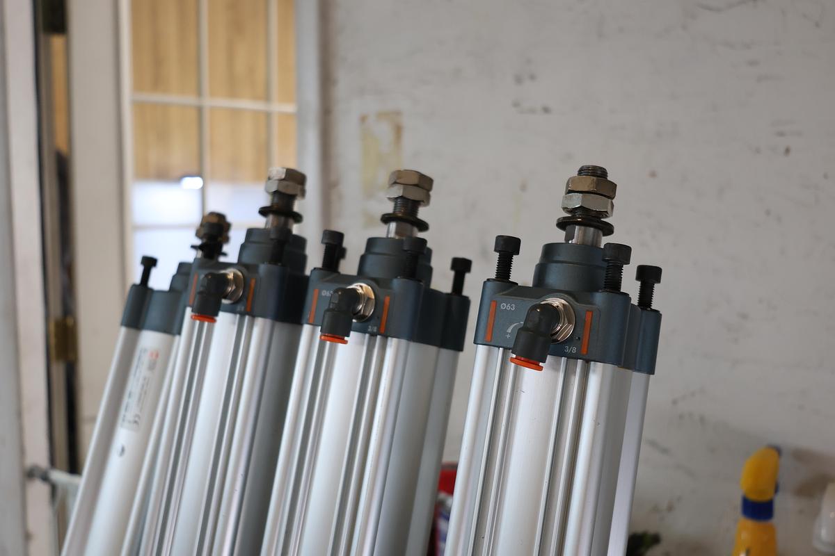 Used Metal Work ISO 15552 Pneumatic Air Cylinder 63mm Bore 1300mm Stroke Used
