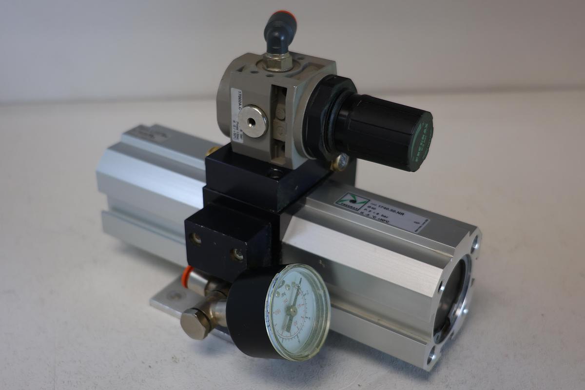 Used PNEUMAX 1740.50.NR Pressure booster includes filter regulator GHA-47