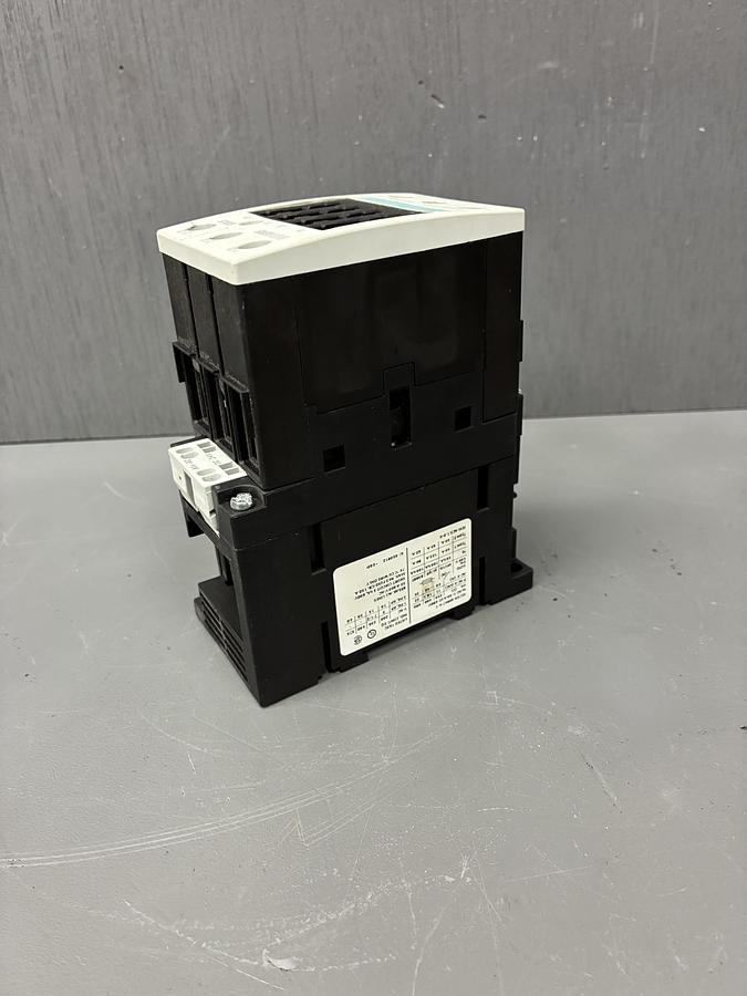 Used  Siemens 3RT1035-3B Contactor – 3-Pole, 55A, 110V AC Coil GHC-37