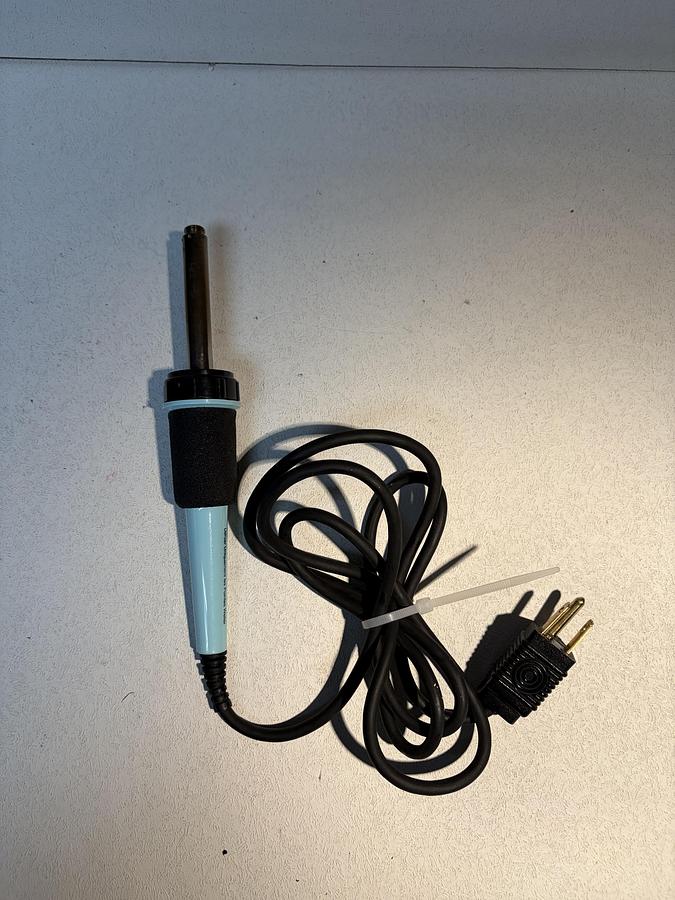 Used Weller WP35 Professional Soldering Iron 120V- 35W (NO TIP)  GHC-34