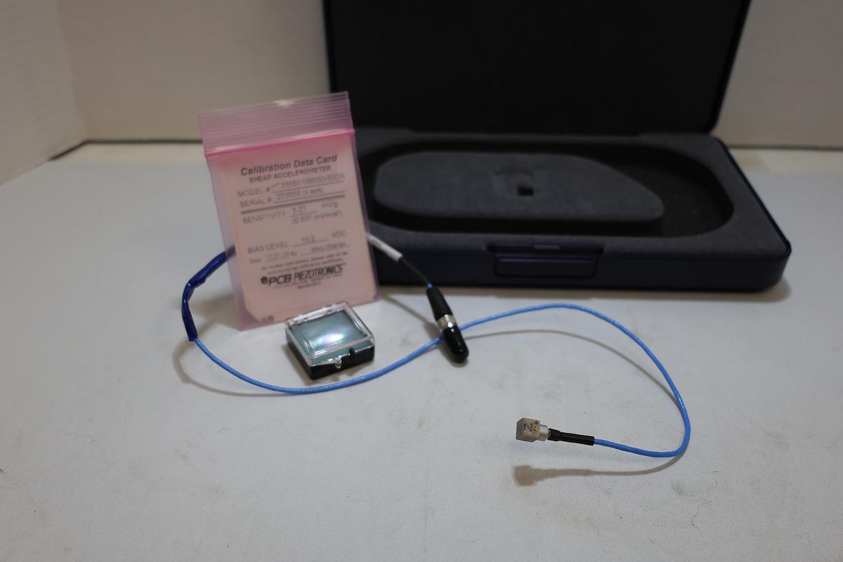Used PCB 482C05 Vibration Analysis System w/ 2 HT356B01 Sensors & 034G10