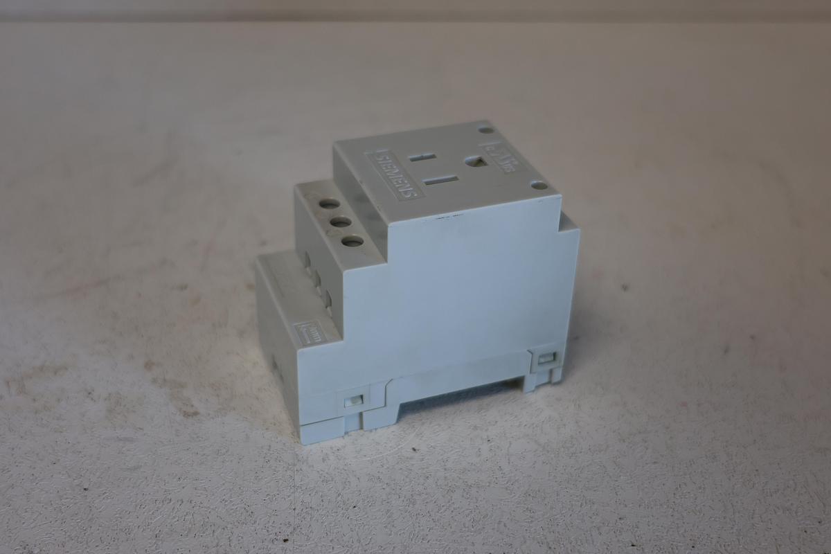 Used Siemens 5TE6804 Modular socket outlet - High Quality, Reliable Power Solution