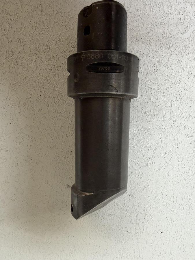 Used C4-R166 3KF-22090-16 Turning Tool Holder