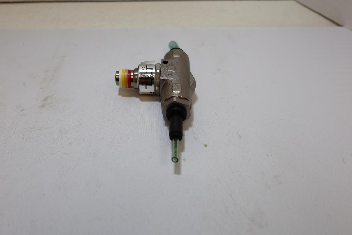 Used Used Pneumatic Flow Control / Shuttle Valve Assembly P1-P2 Push-to-Connect