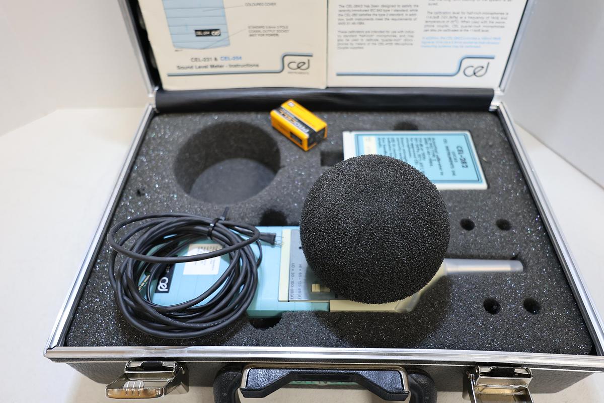 Used CEL-231 Digital Sound Level Meter w/ CEL-282 Calibrator & Case
