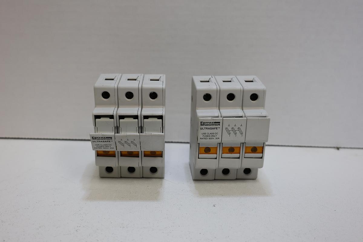 Used Ferraz Shawmut USCC31 Y218038 Fuse Holder / Disconnect Lot of 2 Used GHA-181