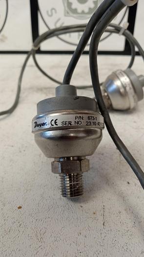 Used Lot of 2 Dwyer 673-1 Pressure Transmitters 0-1 PSIG GHA42
