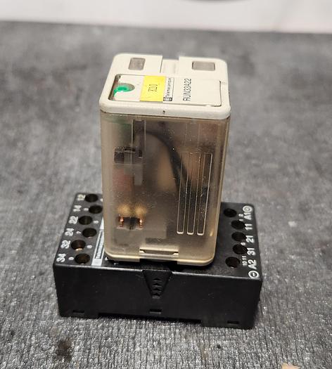 Used Telemecanique RUN33A22 250VAC Relay Module with Socket RUZ 1A - GHA-104