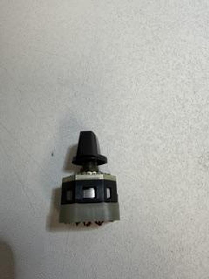 Used Fuji Electric AC09-RY Rotary Switch GHGC-4