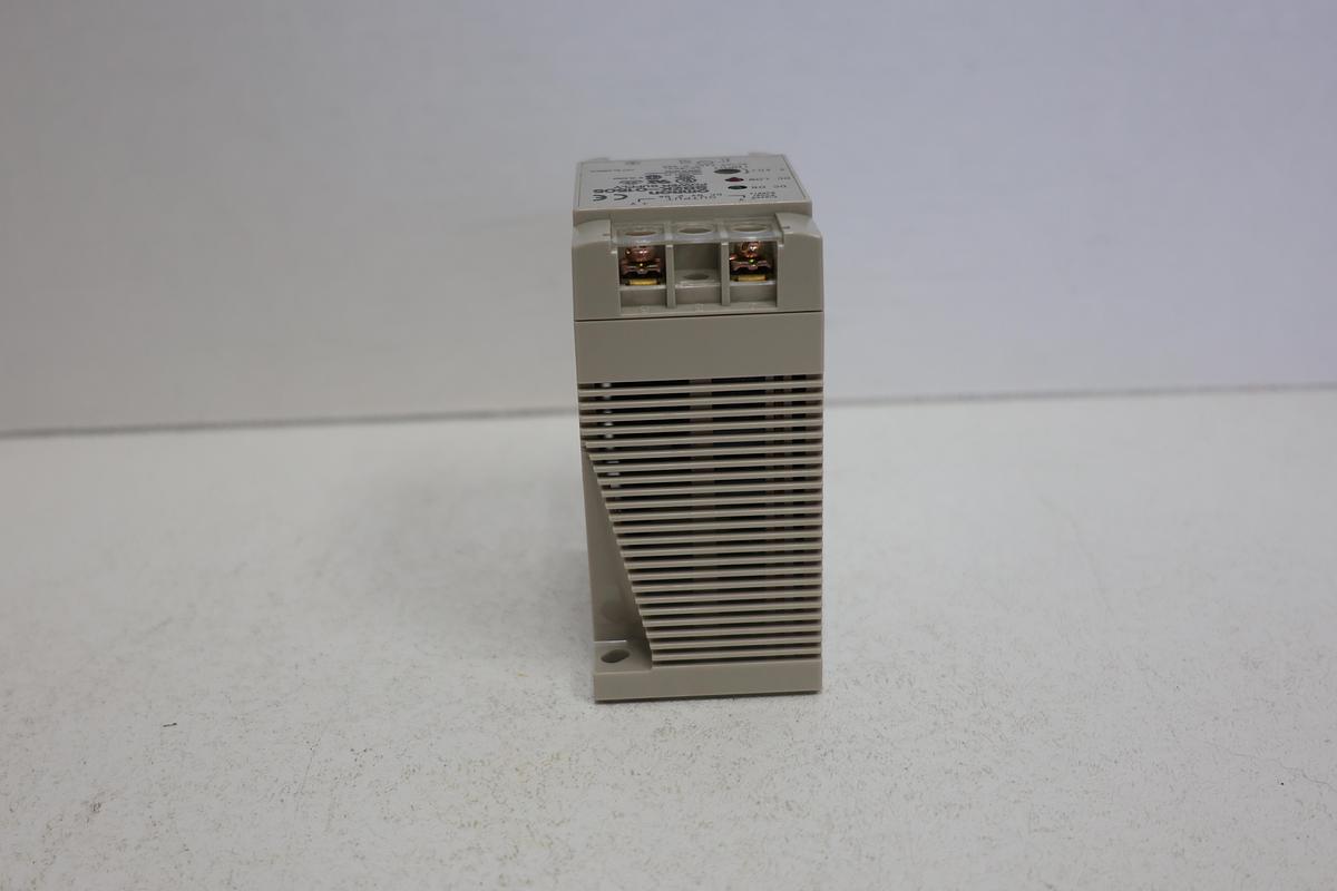 Used Omron S82K-01505 Power Supply 5VDC 3A 15W DIN Rail Industrial PLC