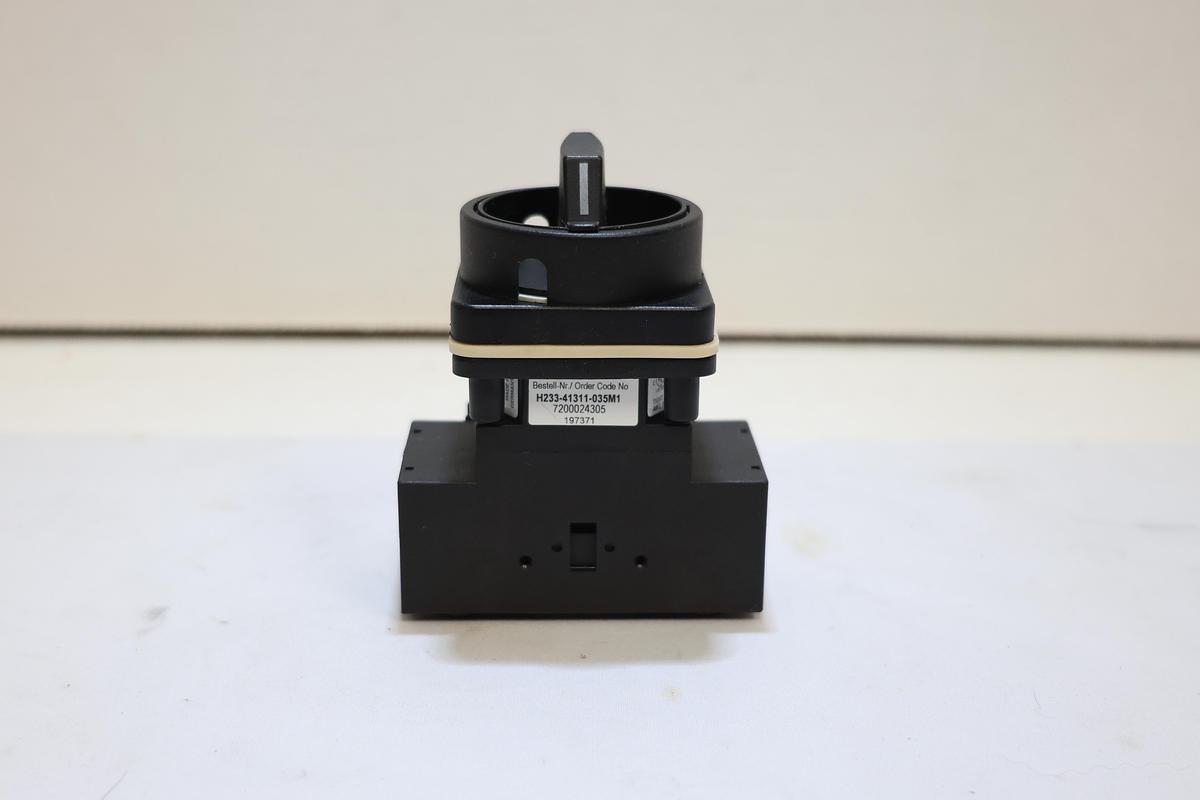 New Salzer H233-41300-A01 Rotary Disconnect Switch H233-41311-035M1 3P