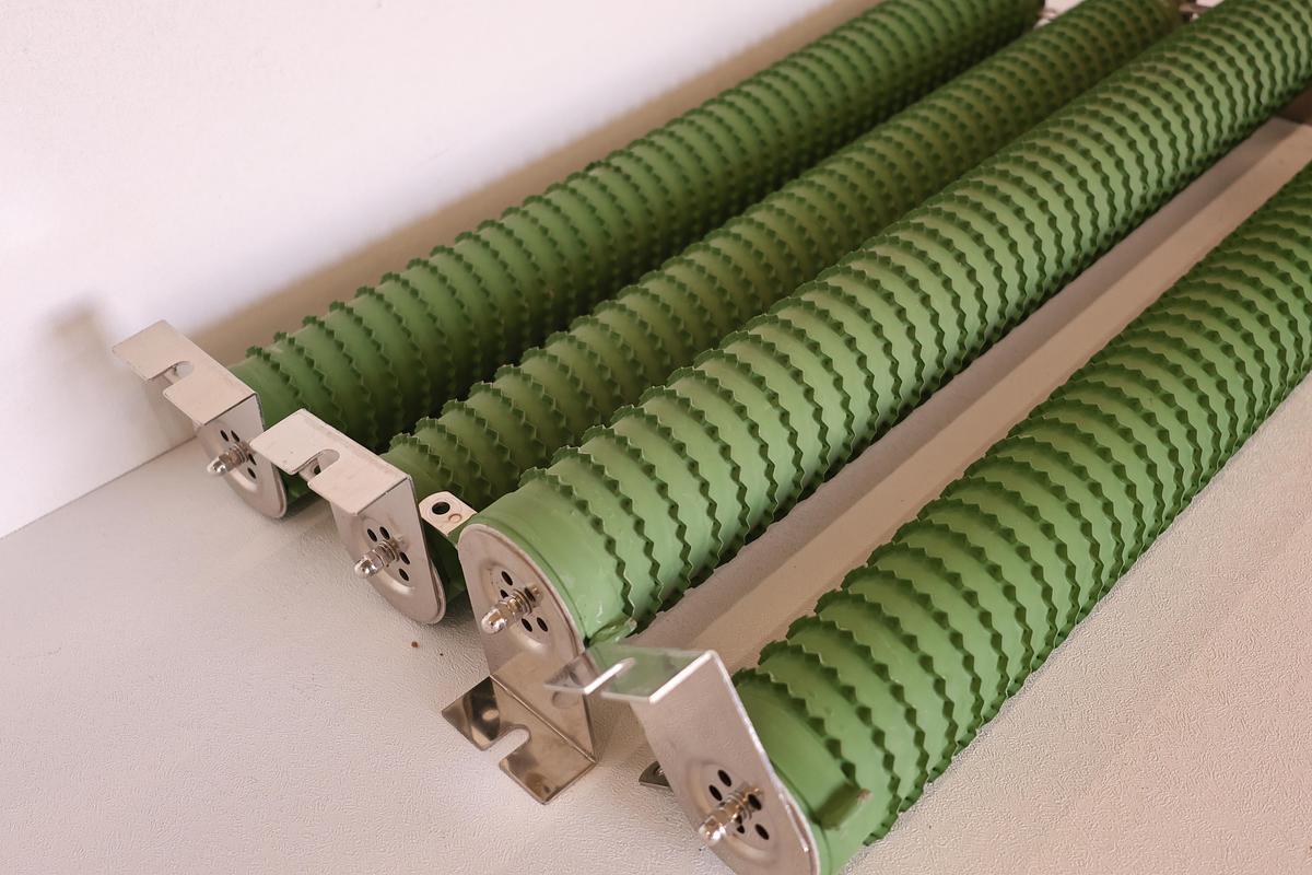 Used Lot of 8 TE Connectivity TE2500B1R0J 1 Ohm 2500W Wirewound Resistors