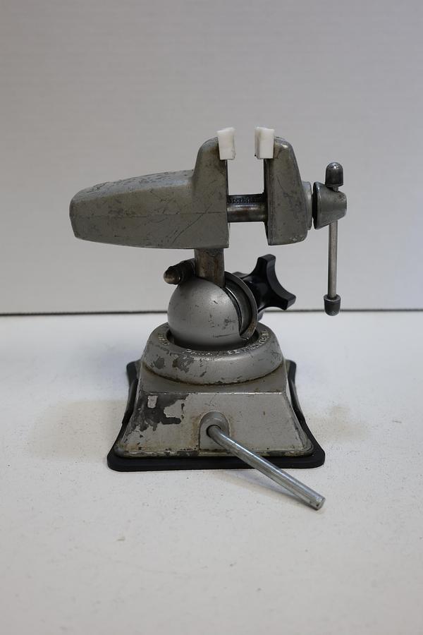 Used PANA VISE Table top Vise adjustable head Pat.#2898068