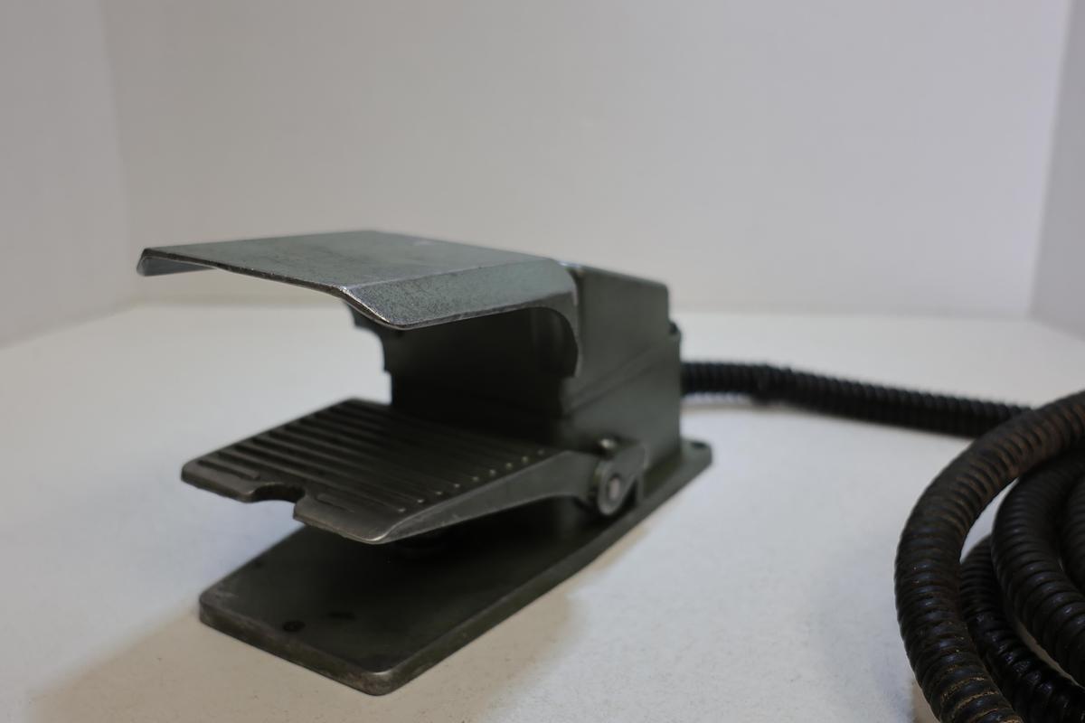 Used E-TEN Heavy Duty Industrial Foot Switch Pedal w/ Guard & Cable Used