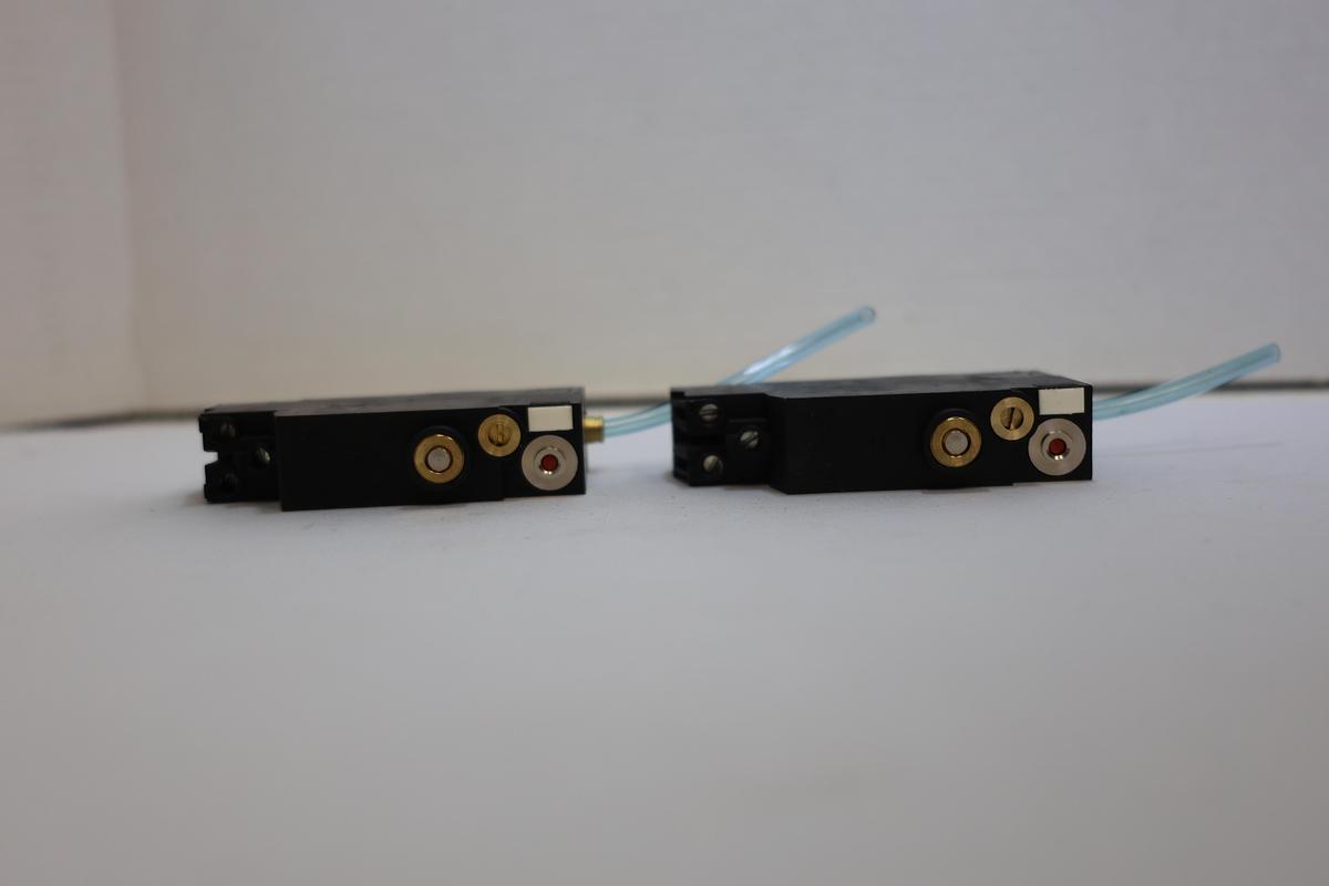 Used (Lot of 2) Parker PS1-P109 Pneumatic Pressure Switches 30-75 PSI DIN Rail Mount