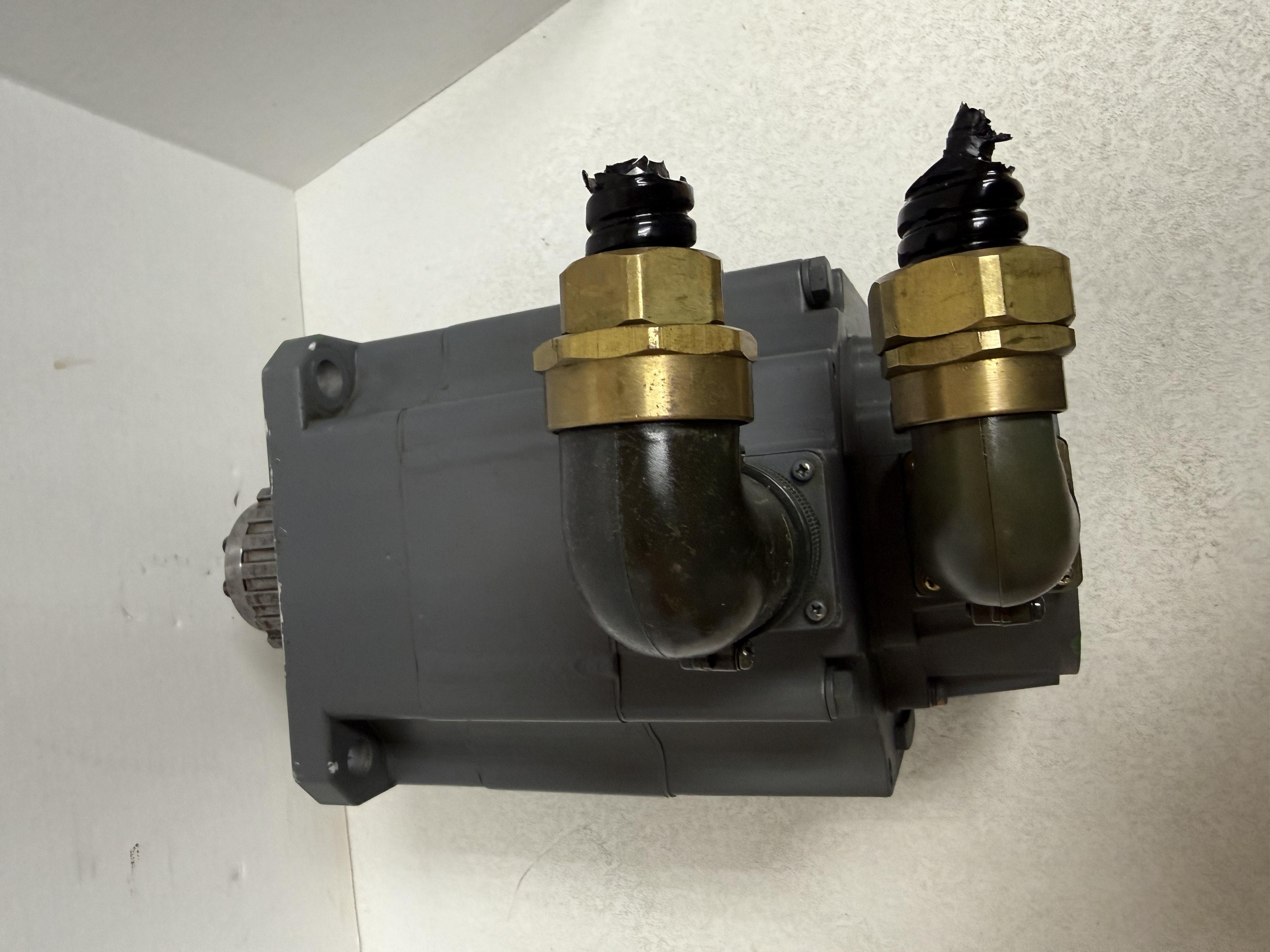 Used MITSUBISHI AC SERVO MOTOR HA200NC-S ENCODER OSE104 GHA-11