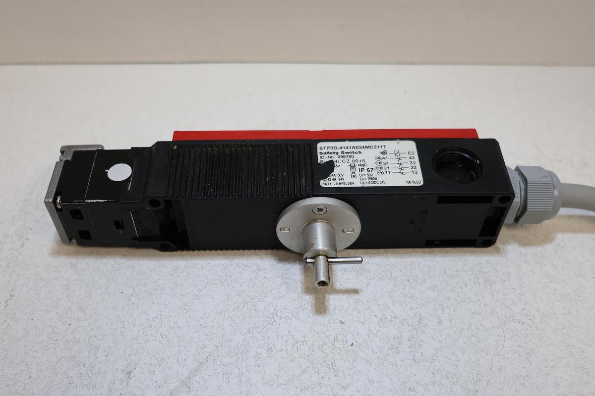 Used Euchner STP3D-4141A024MC2117 Safety Interlock Switch 24V AC/DC IP67