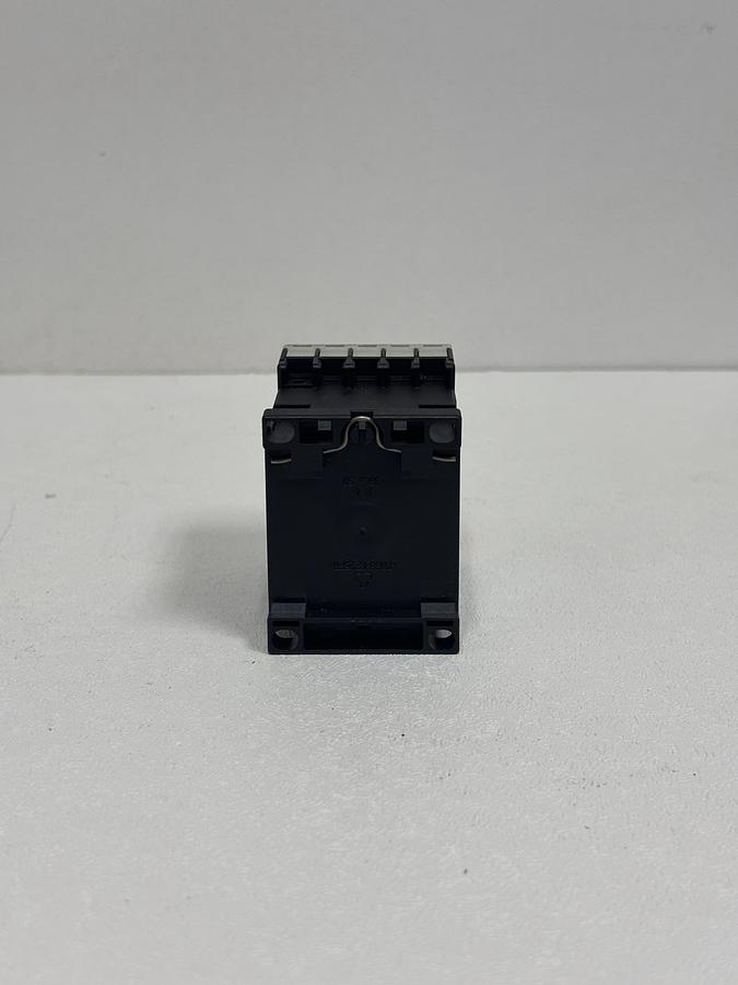 Used Siemens 3RH1122-2KB40 SIRIUS Contactor Relay GHA-39