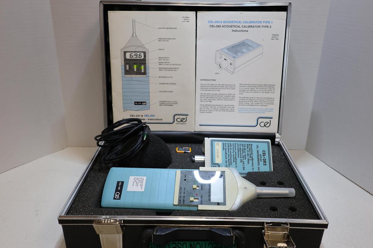 Used CEL-231 Digital Sound Level Meter w/ CEL-282 Calibrator & Case