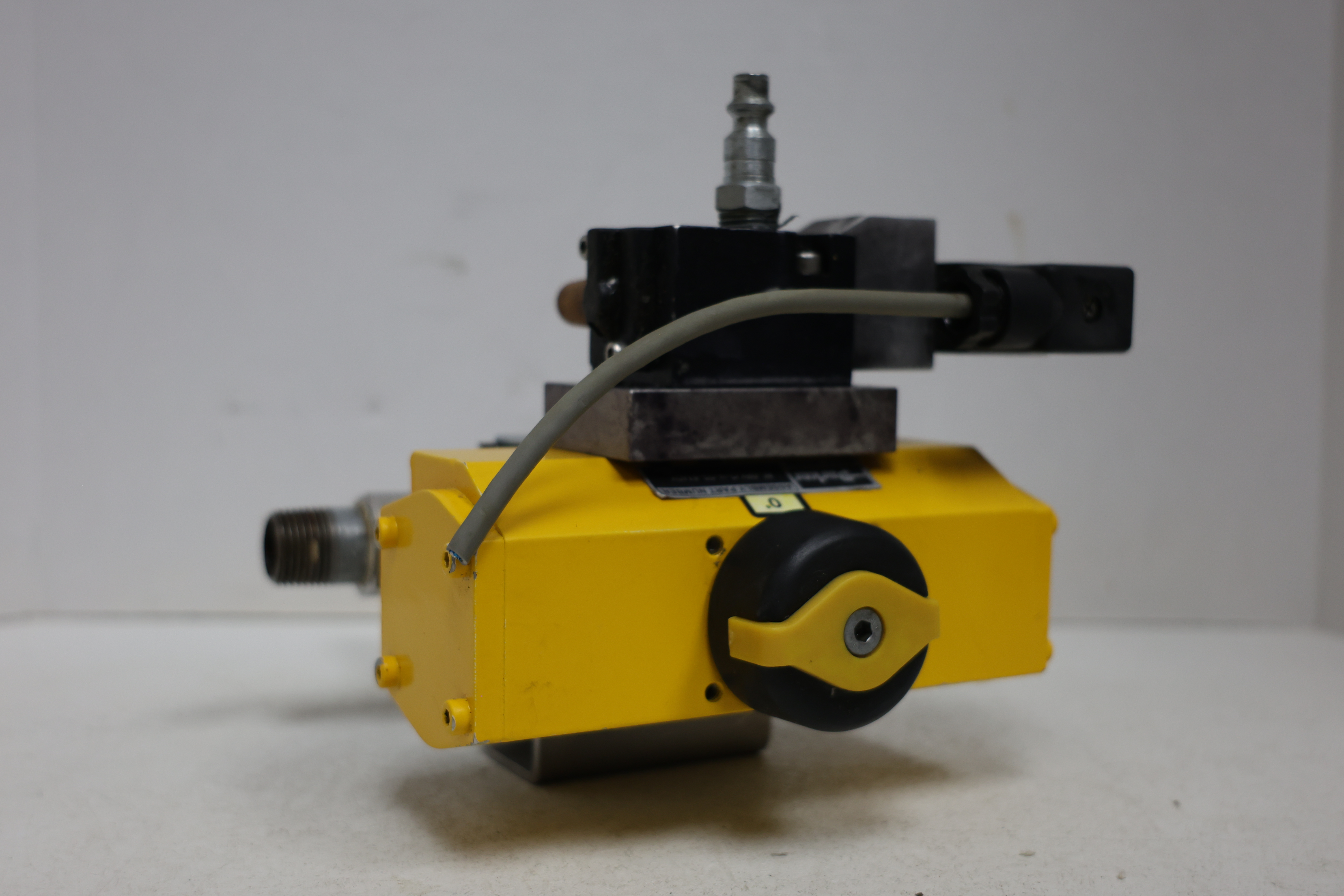 Used Parker 8F-B8XJ2-V-SS-61ADX Series 60 3-Way Pneumatic Ball Valve 1/2" SS GHA-122