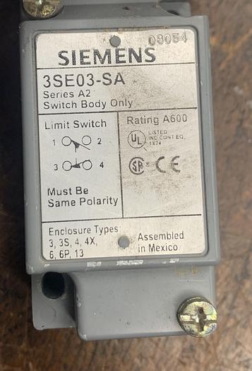 Used Siemens 3SE03-SA Limit Switch With 3SE03-DR1 Operating Head GHA-gs58