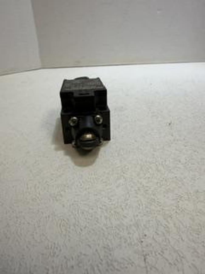 Used Schmersal TR 236-02z-ID Roller Plunger Limit Switch GHGC-4
