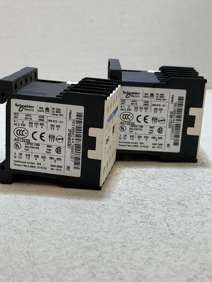 Used Telemecanique LP1K0901BD3 TeSys K Contactor 3 Pole 9A 24VDC Coil 1NC lot of 2 GHA-105