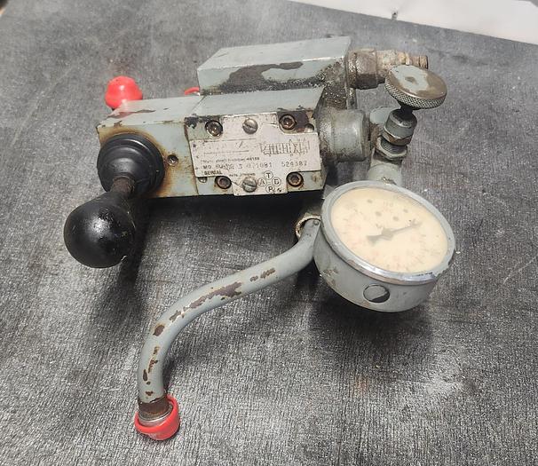 Used Eaton Vickers OMR-3-1-10B1 Directional Control Valve - GHB-69