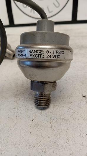Used Lot of 2 Dwyer 673-1 Pressure Transmitters 0-1 PSIG GHA42