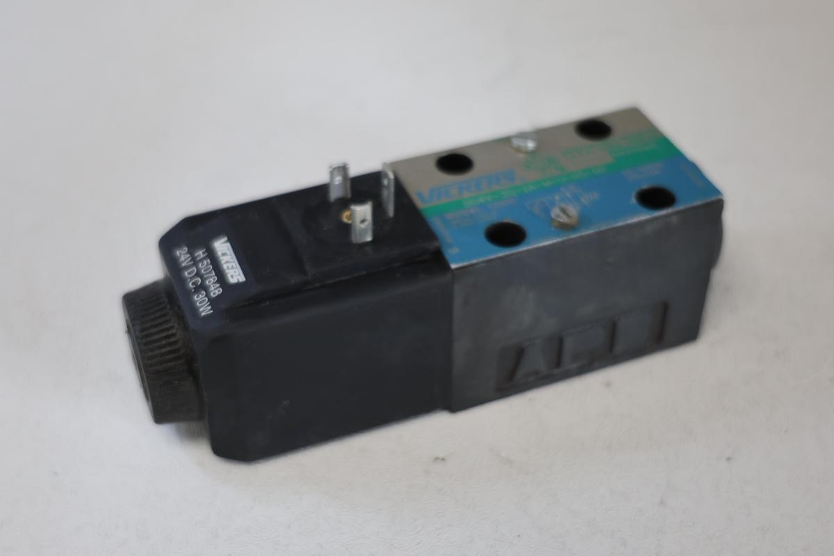 Used Vickers DG4V-3S-2A-M-U-H5-60 Solenoid Operated Directional Control Valve – Used GHA-184