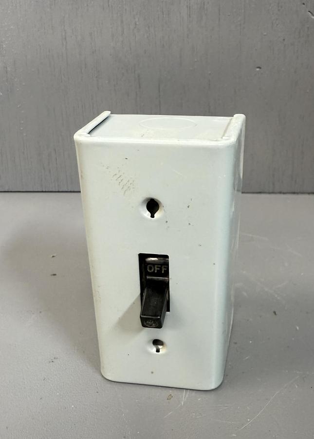 Used GE Manual Motor Starter CR101Y 1 Poles, 16 A, Thermal Protection, Toggle Switch GHA-110