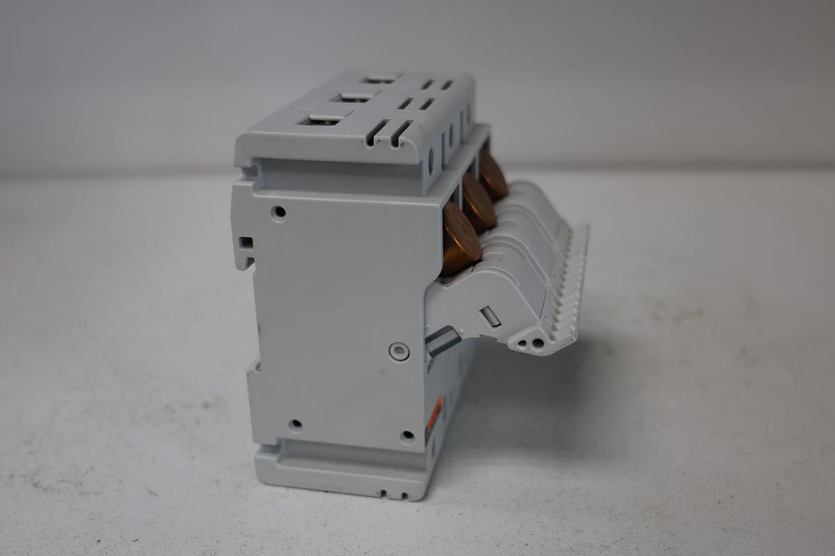 Used Eaton Bussmann CH30J3 Modular Fuse Holder – 30A, 600V, 3-Pole, DIN Rail Mount GHA-54
