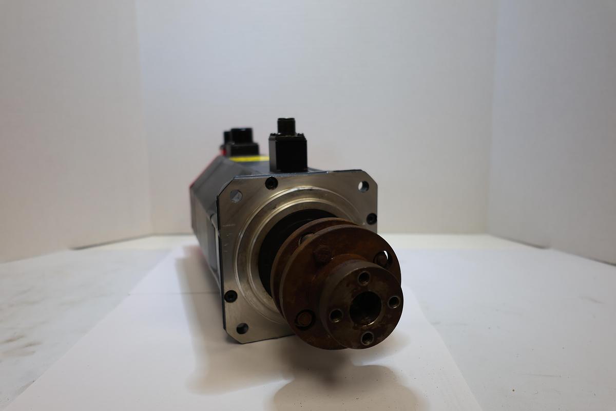 Used Fanuc A06B-0127-B177 AC Servo Motor 0S/2000 1kW 2000RPM w/Brake Used
