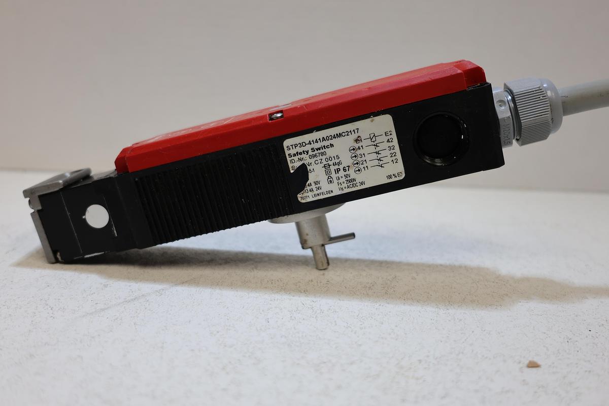 Used Euchner STP3D-4141A024MC2117 Safety Interlock Switch 24V AC/DC IP67