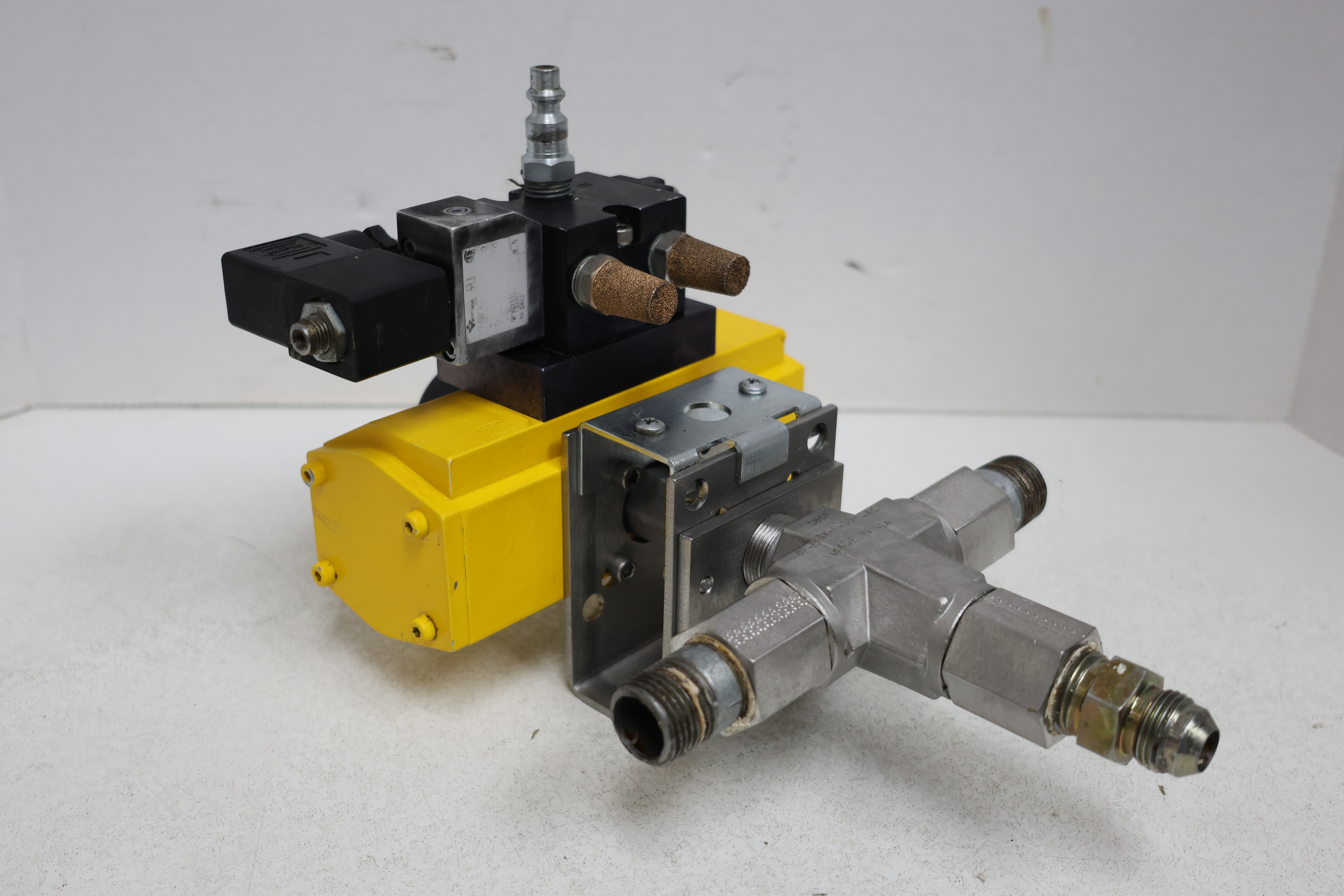 Used Parker 8F-B8XJ2-V-SS-61ADX Series 60 3-Way Pneumatic Ball Valve 1/2" SS GHA-122