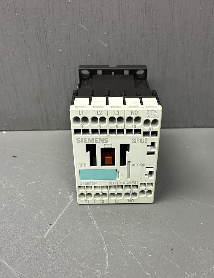 Used Siemens Contactor IEC/EN 60947-4-1, 50/60 Hz, 690V GHC-34