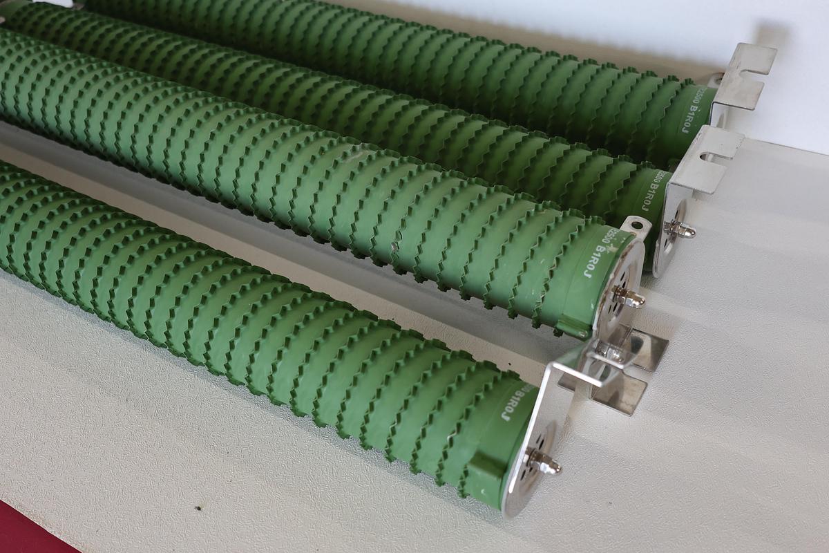 Used Lot of 8 TE Connectivity TE2500B1R0J 1 Ohm 2500W Wirewound Resistors